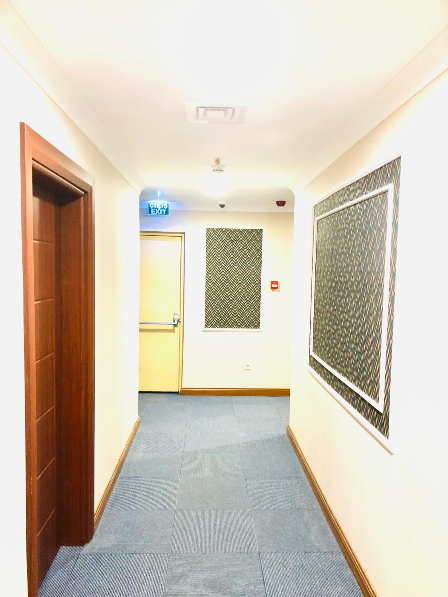 Midpoint Hotel