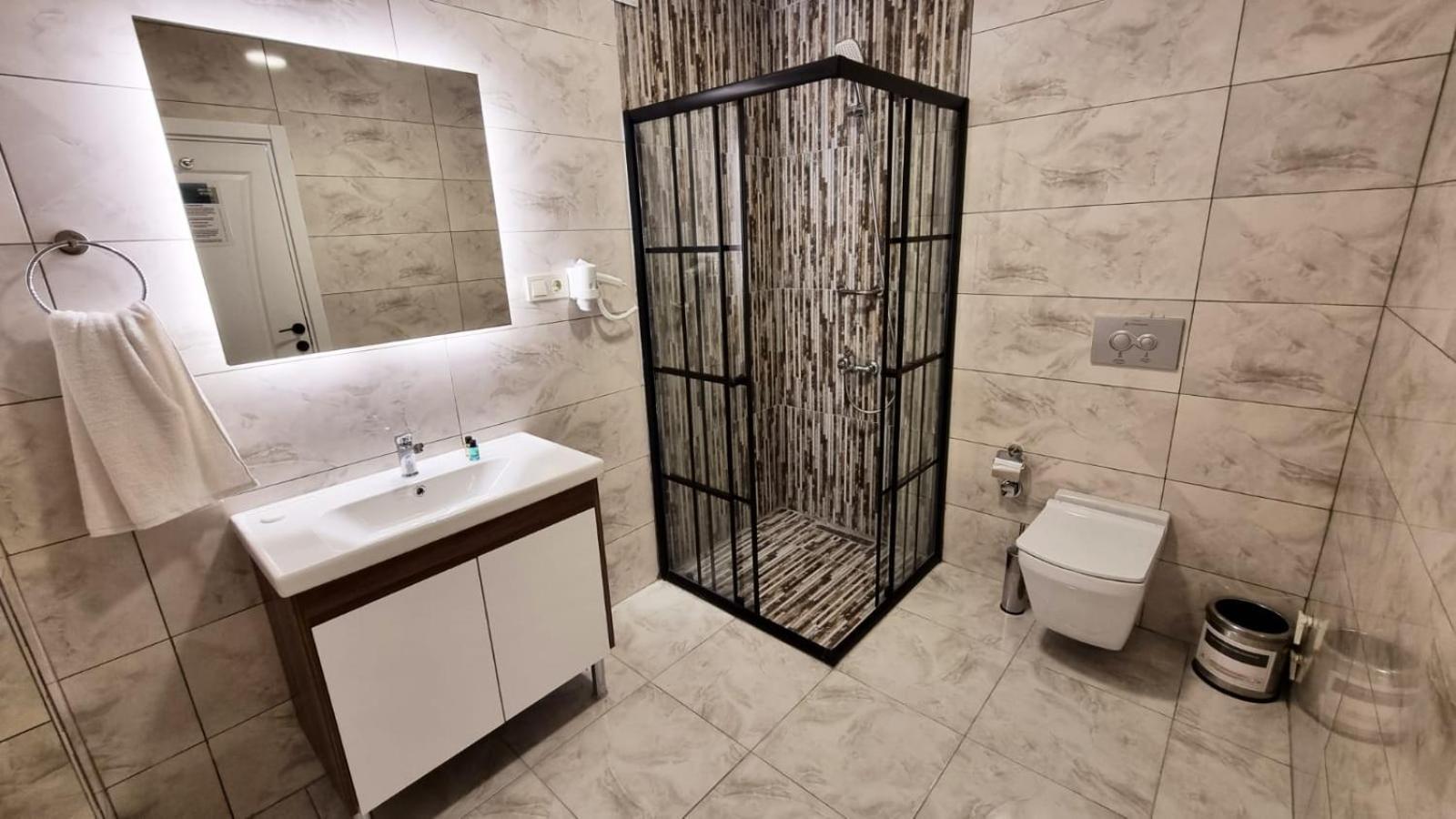 La Pearl Hotel