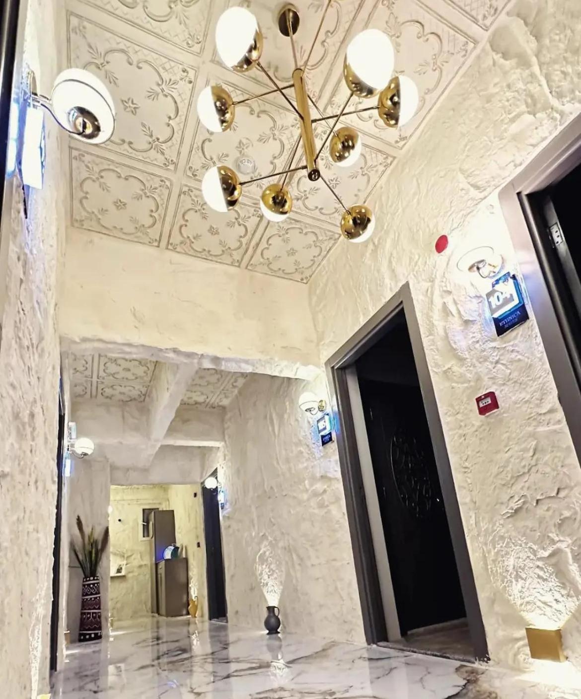 Resto Hotel *