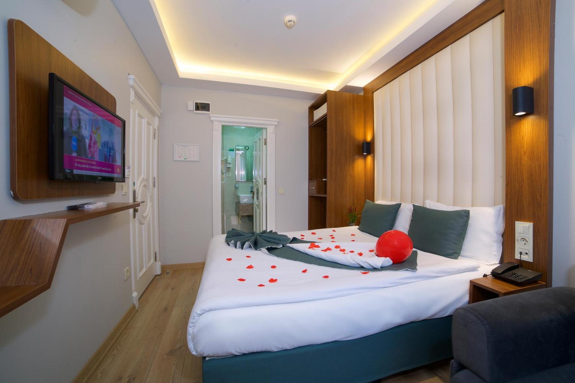 Black Tulip Hotel 4*