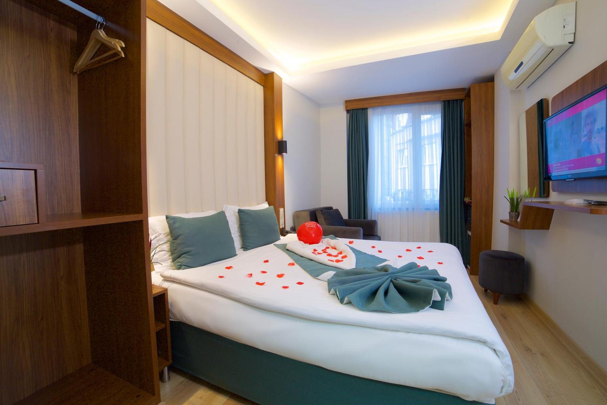 Black Tulip Hotel 4*