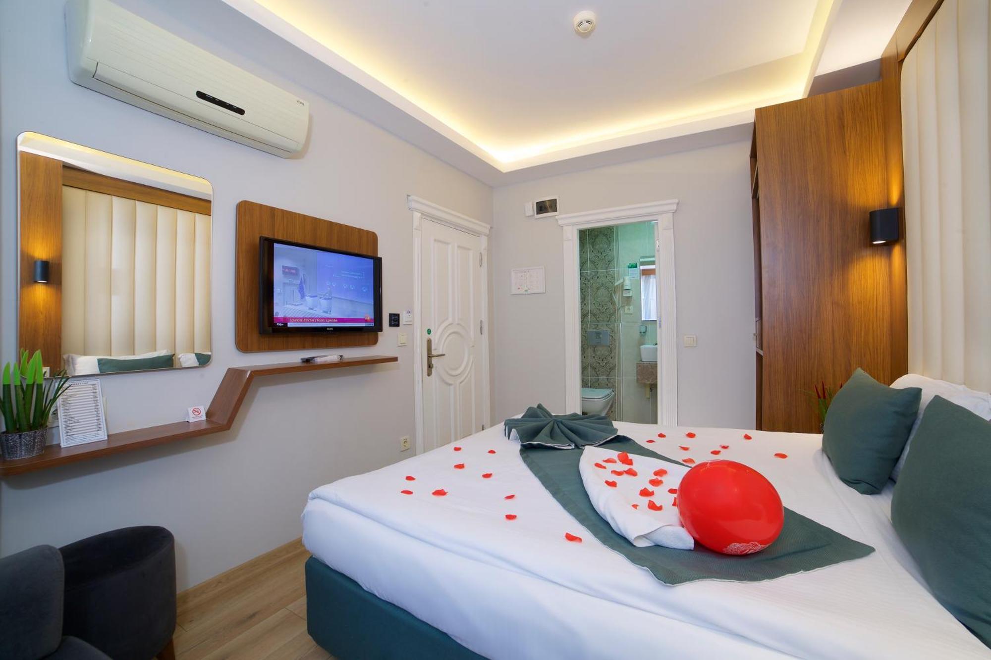Black Tulip Hotel