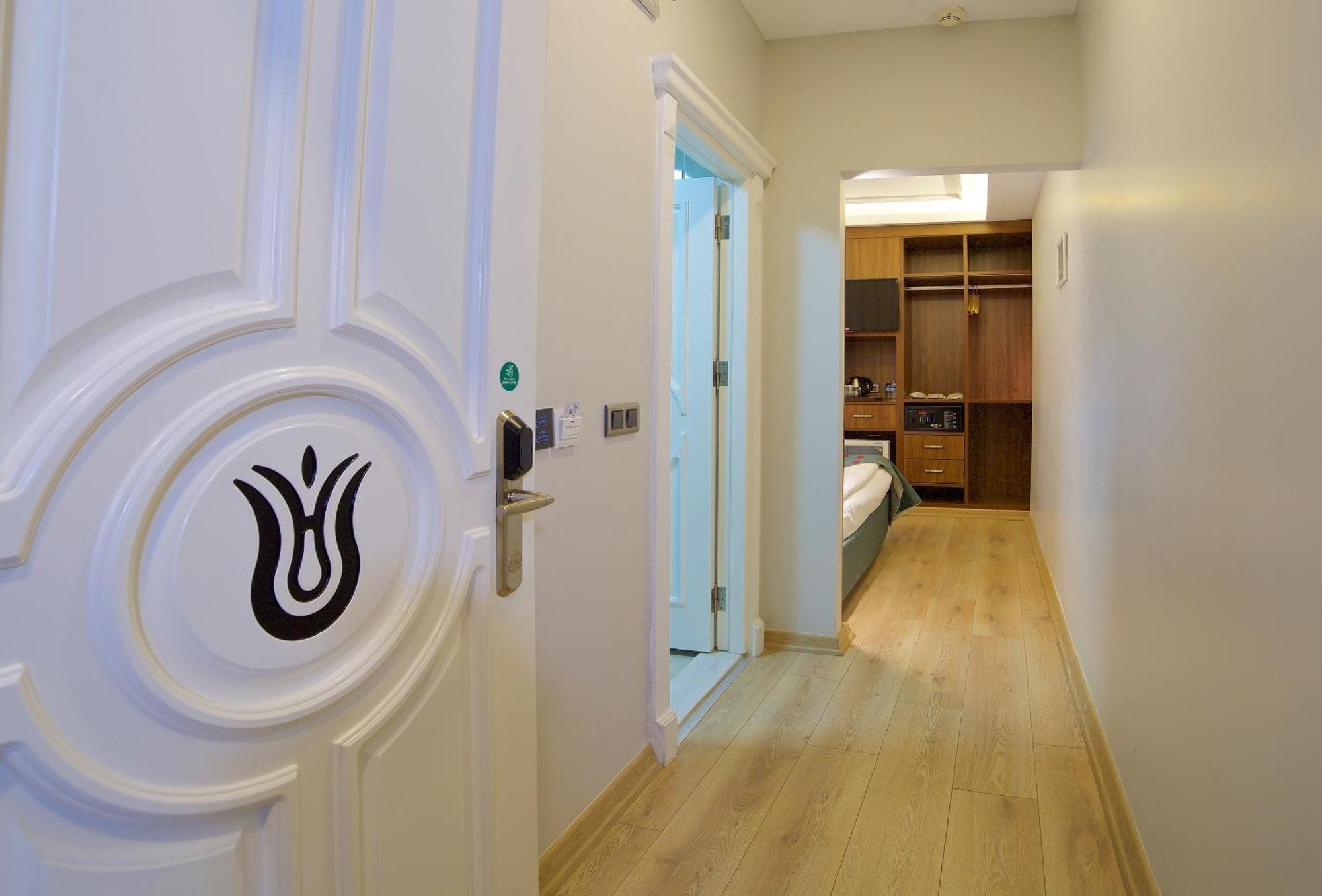 Black Tulip Hotel 4*