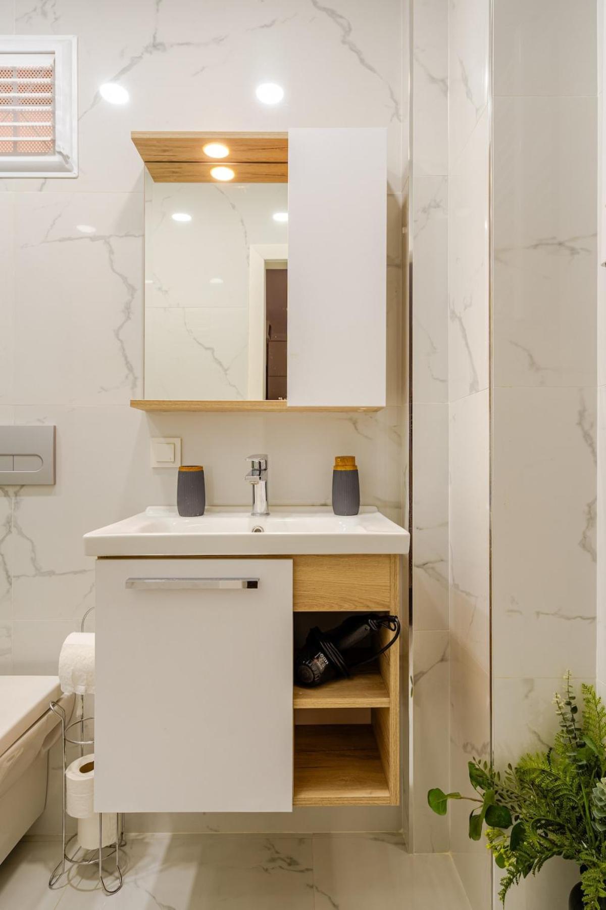 Apartment Charming Bagdat Avenue Hideaway, Near Marina *