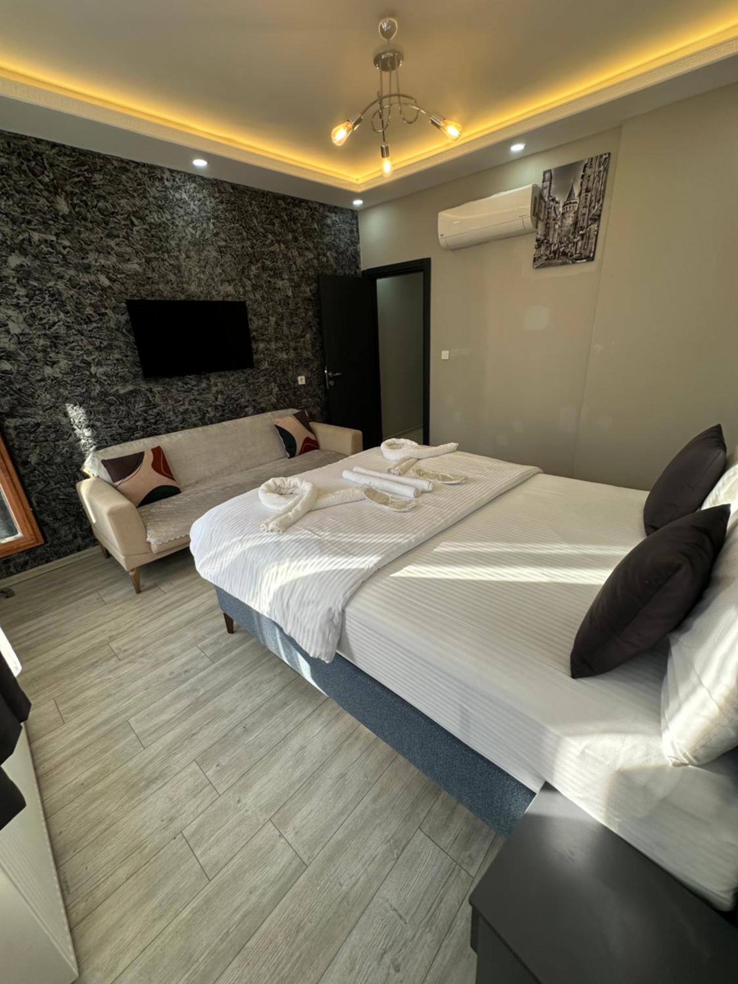 The Square 30 Hotel