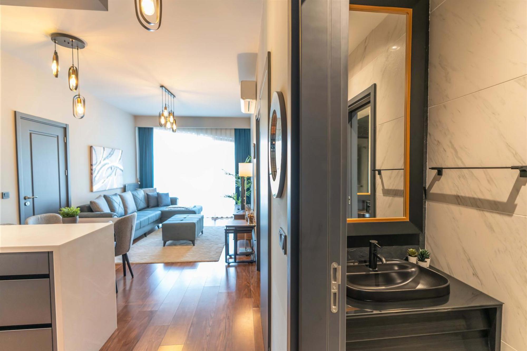 Apartment With Premium Amenities *