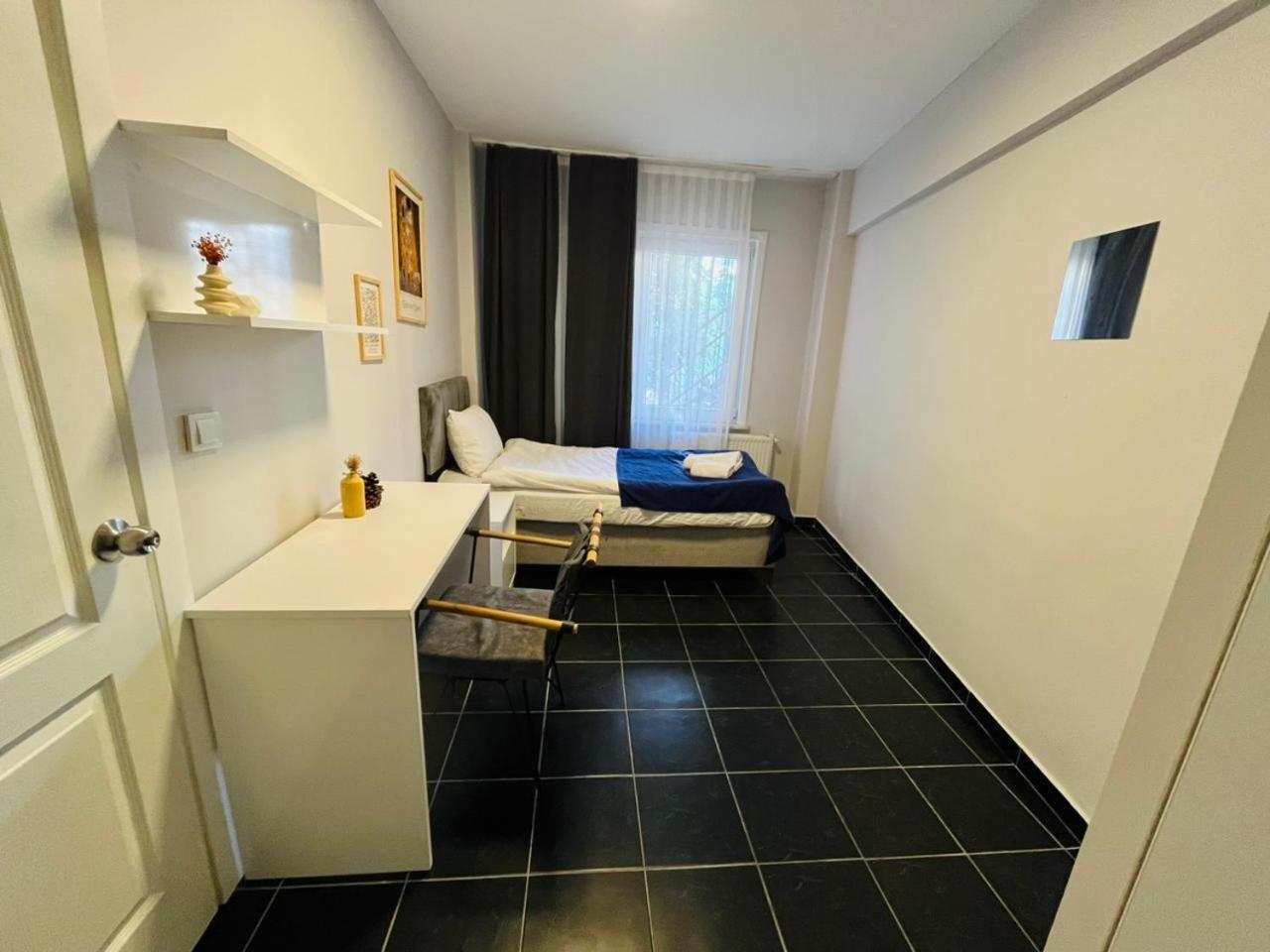Apartment In A Digital Nomad House 102 *