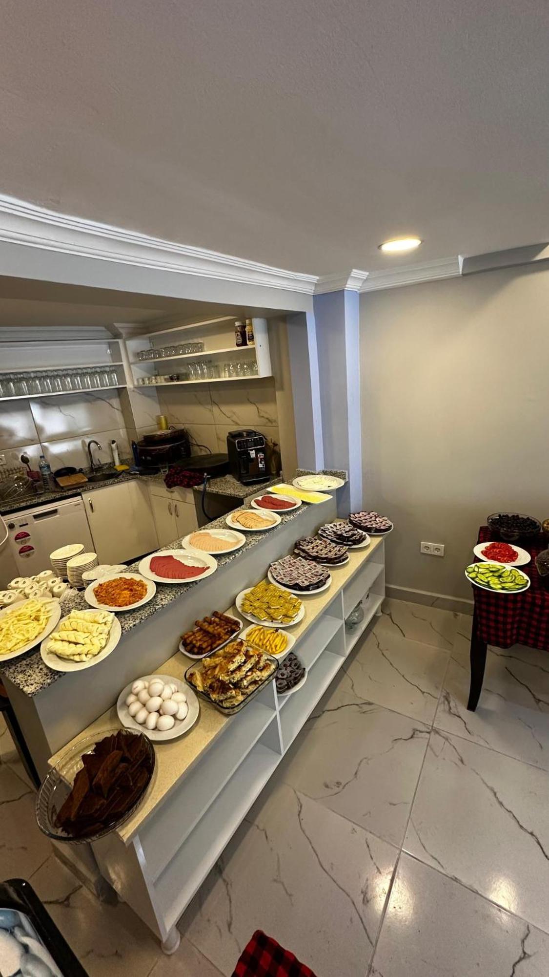 Sultana Premier Hotel *