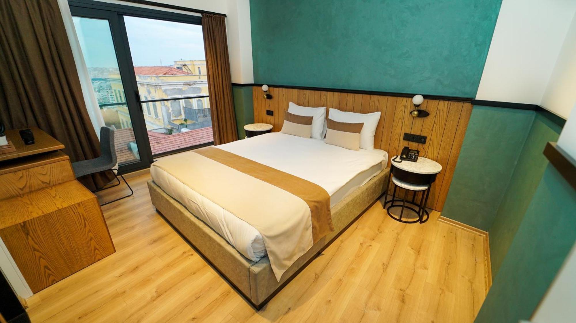 Hotel Fragments