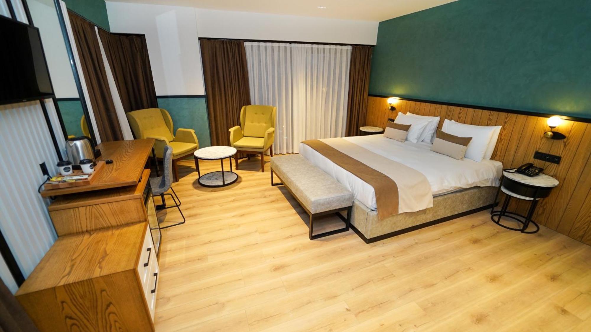 Hotel Fragments