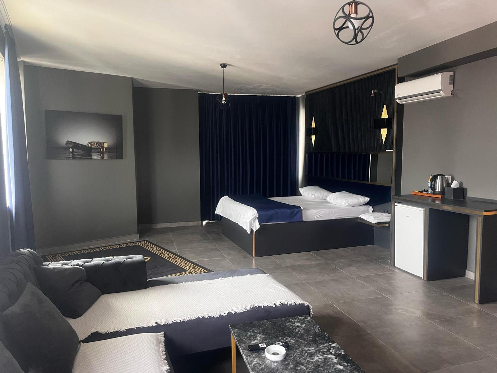 Hotel 216 Hill 2*