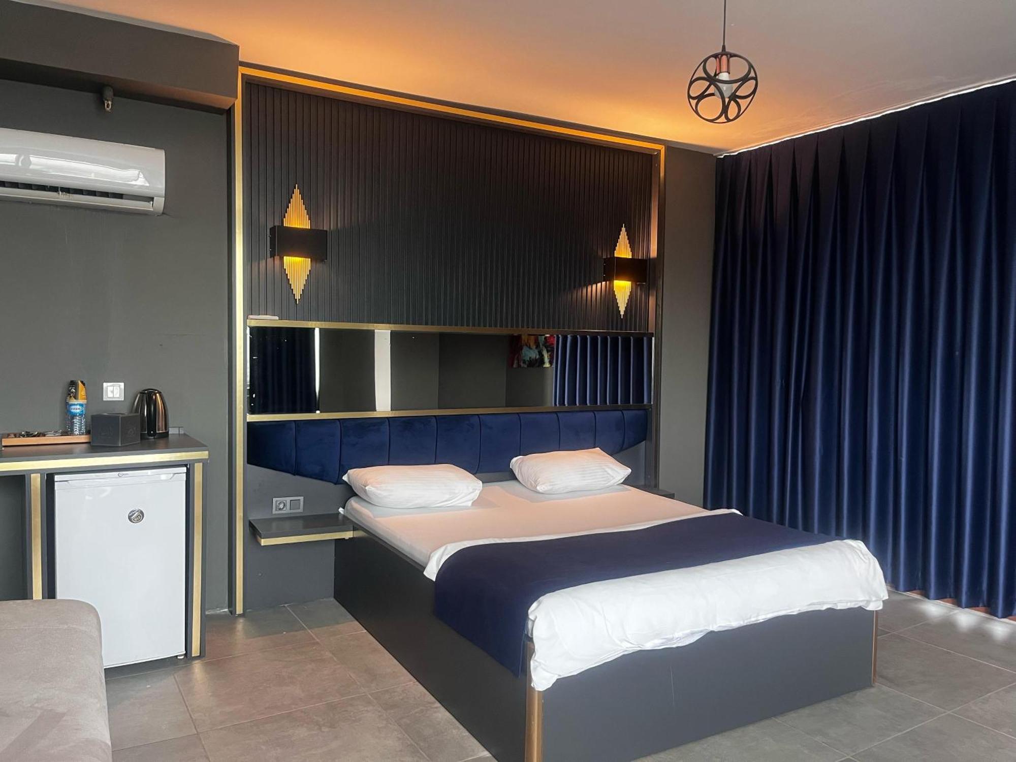 216 Hill Hotel