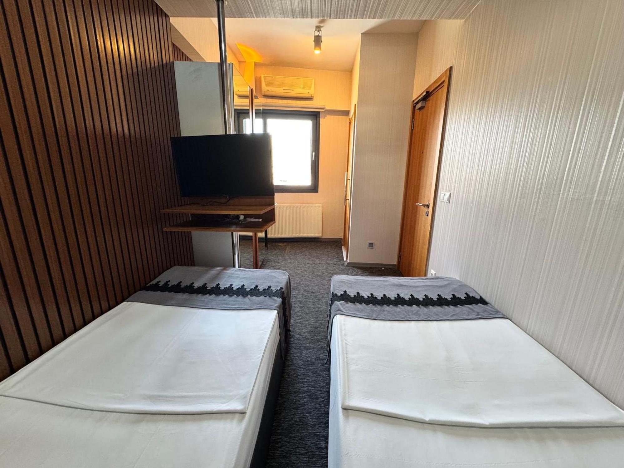 Black Art Otel