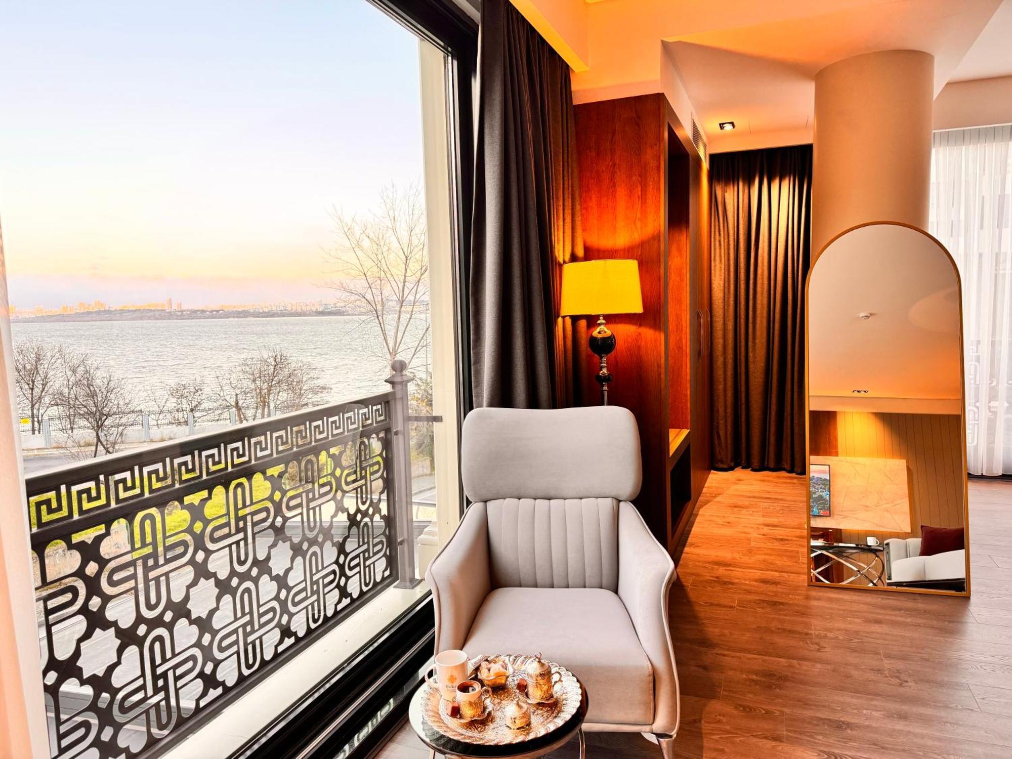 Ezkar Bathonea Art Hotel Istanbul