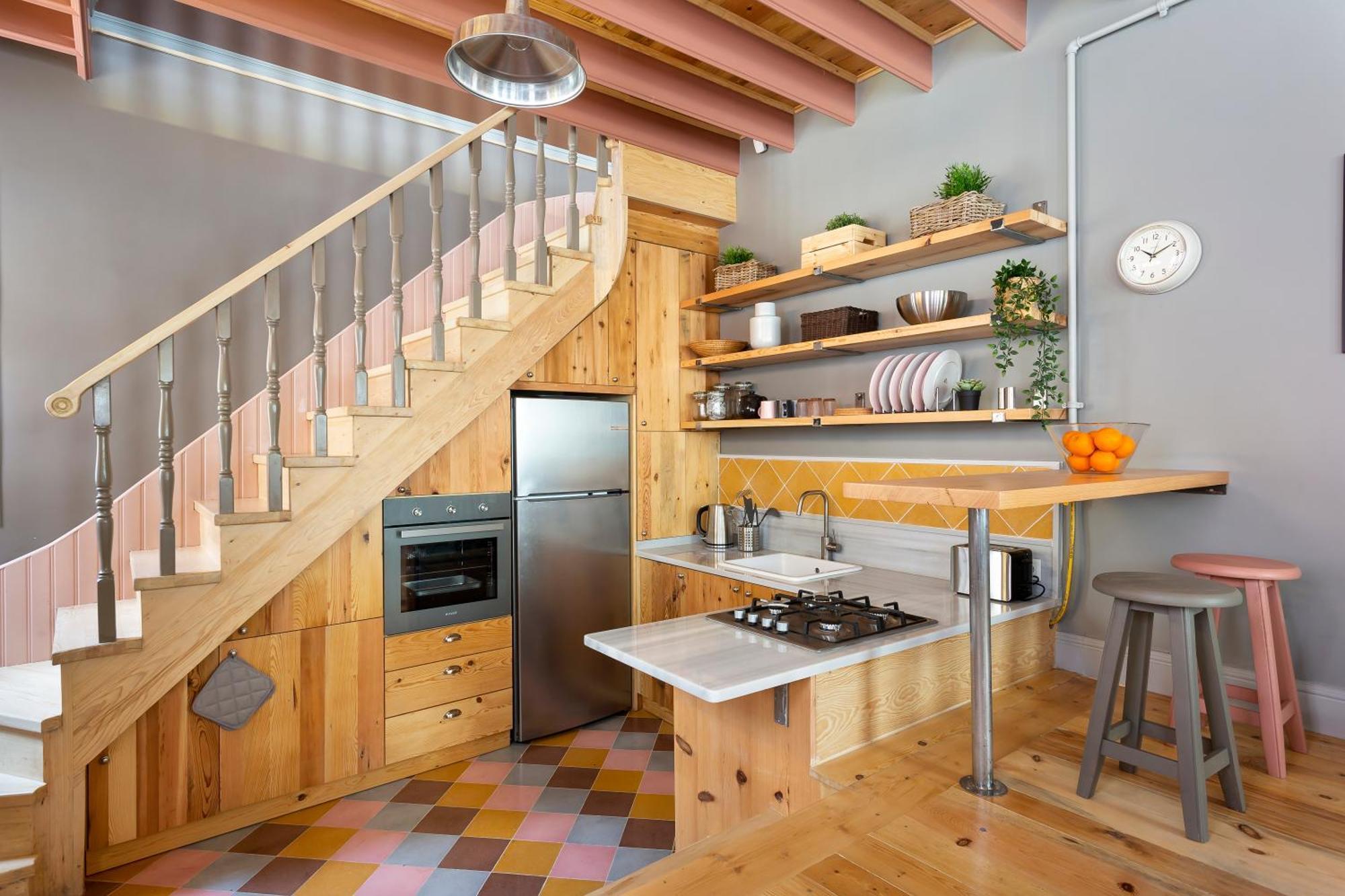 Tastefully Decorated House In Old - Rose *