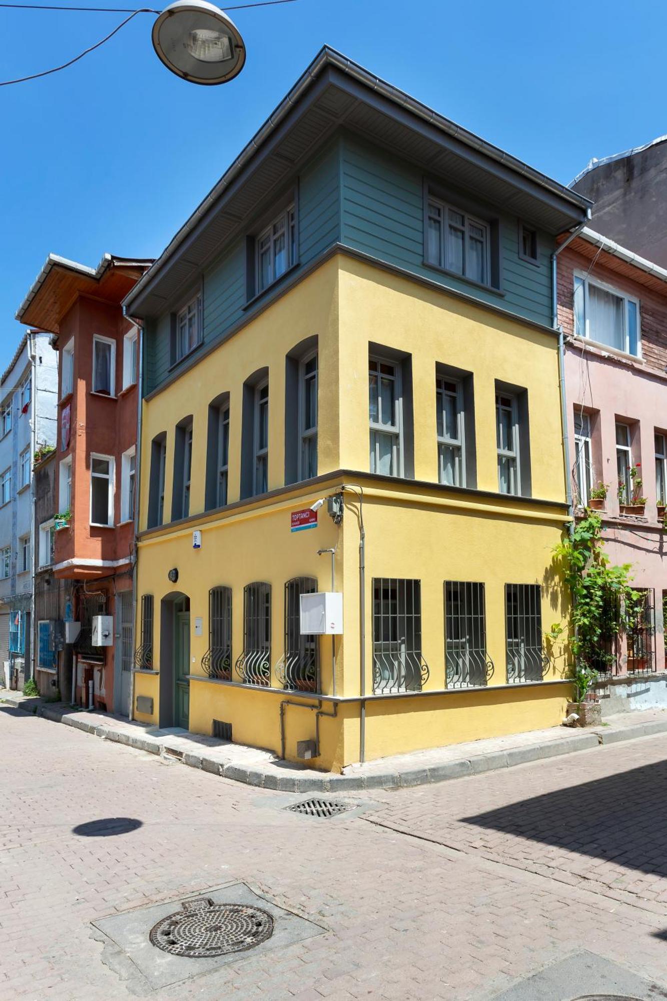 Tastefully Decorated House In Old - Rose * Istanbul