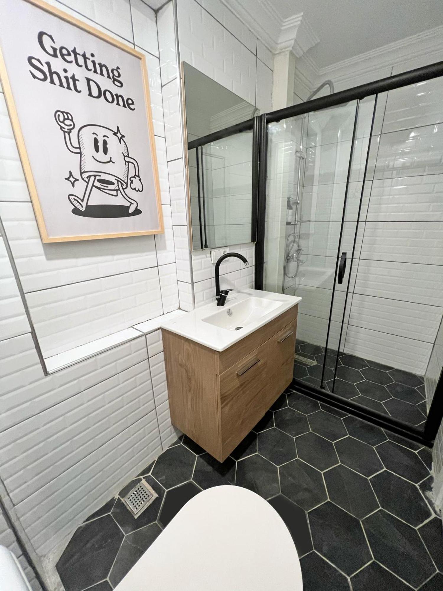 Villa 5 Bedroom 5 Bathroom, Newly Renovated At The Heart Of The Istanbul