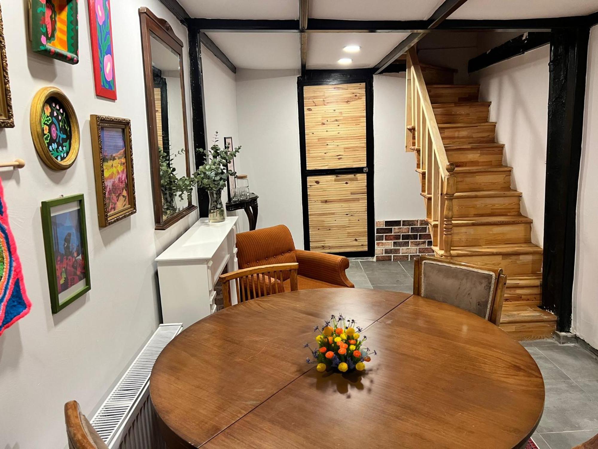 5 Bedroom 5 Bathroom, Newly Renovated At The Heart Of The *