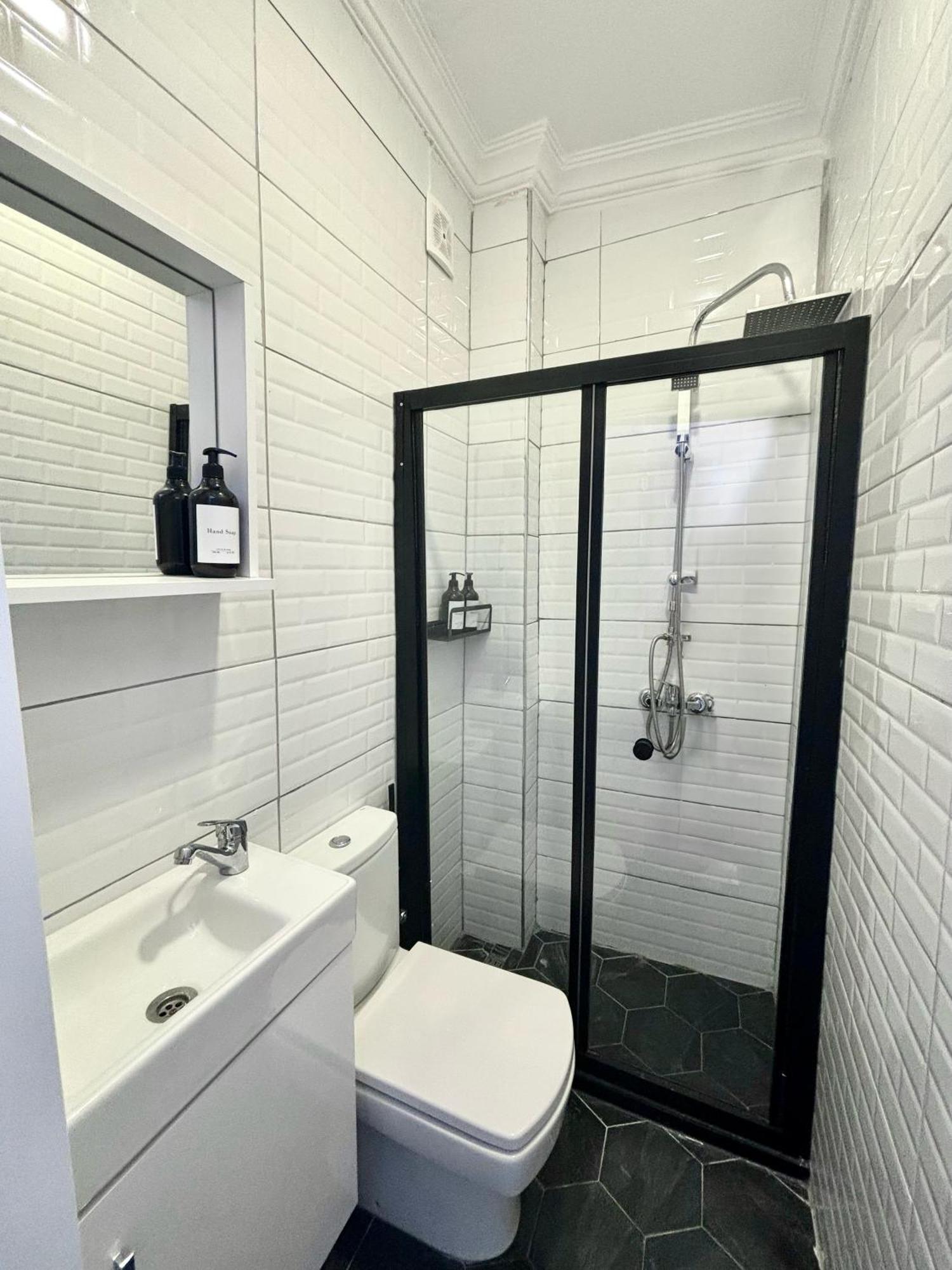5 Bedroom 5 Bathroom, Newly Renovated At The Heart Of The Istanbul
