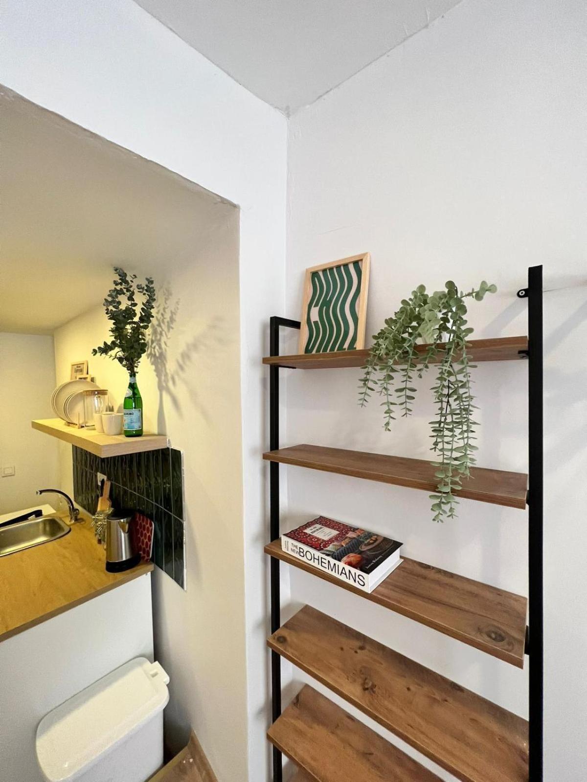 5 Bedroom 5 Bathroom, Newly Renovated At The Heart Of The *