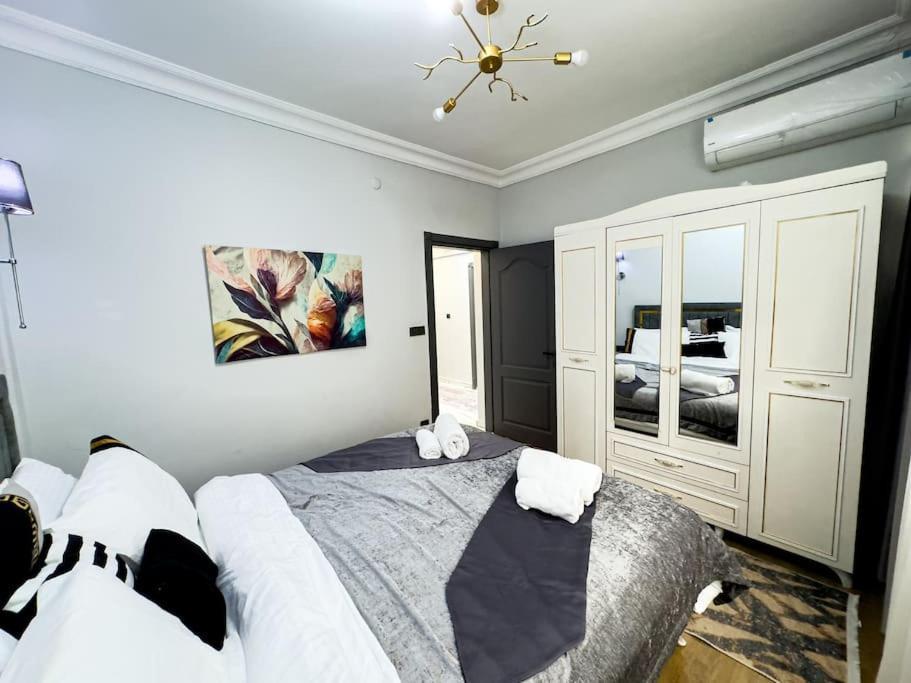 Apartment Sisli 6 4 4 *