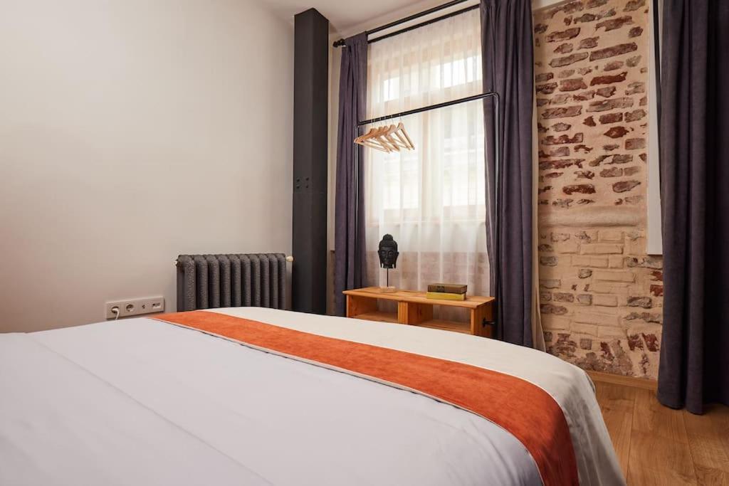 Stunning 2br 1 Min Metro&galata Apartment Istanbul