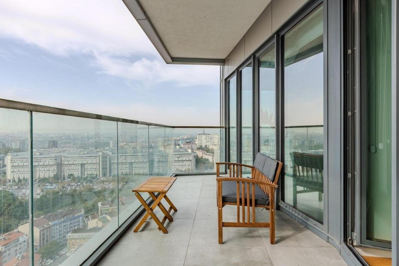 Beautiful Elegant 1bd Private Terrace Gem! #333 Daire
