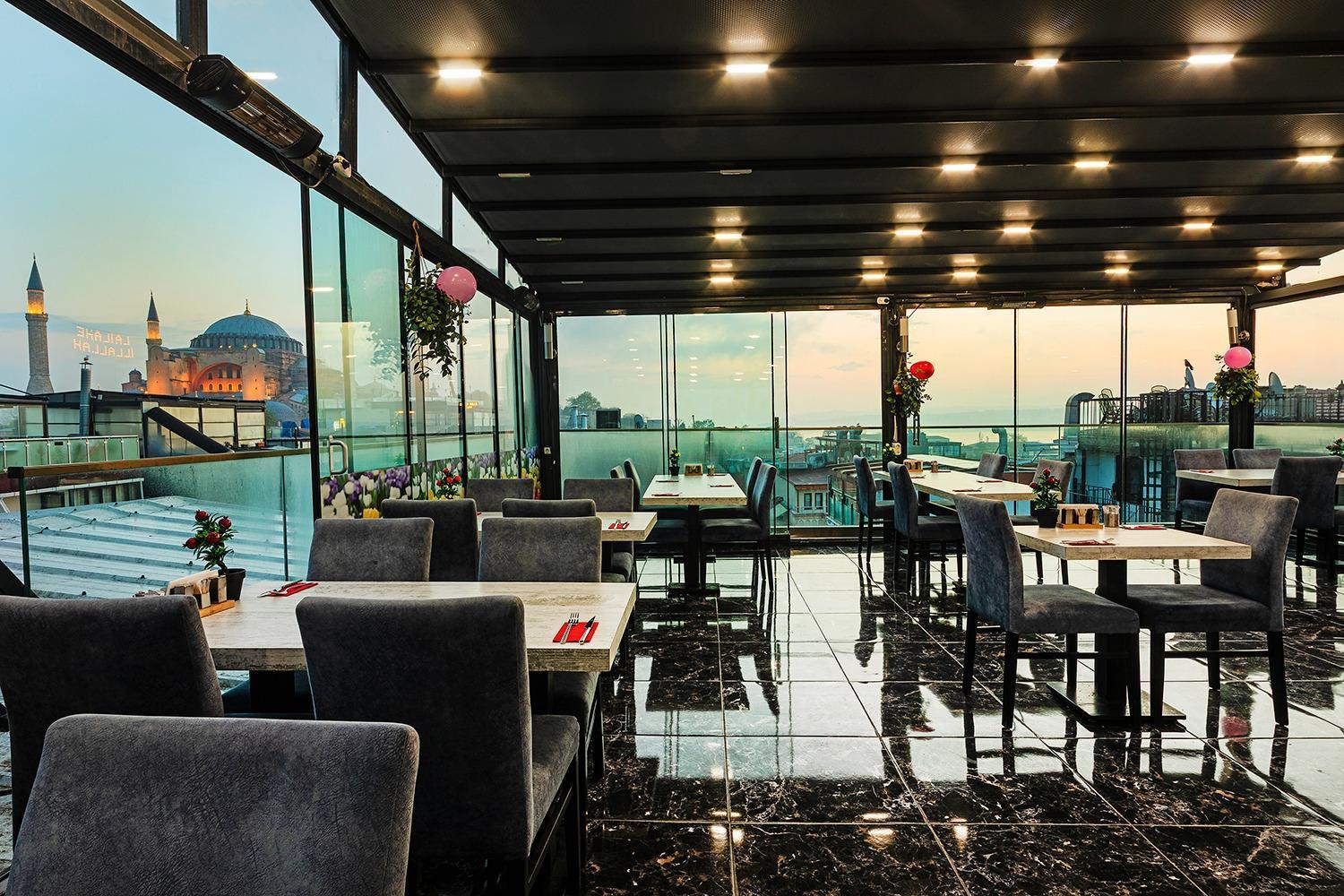 Aristocrat Hotel 3*