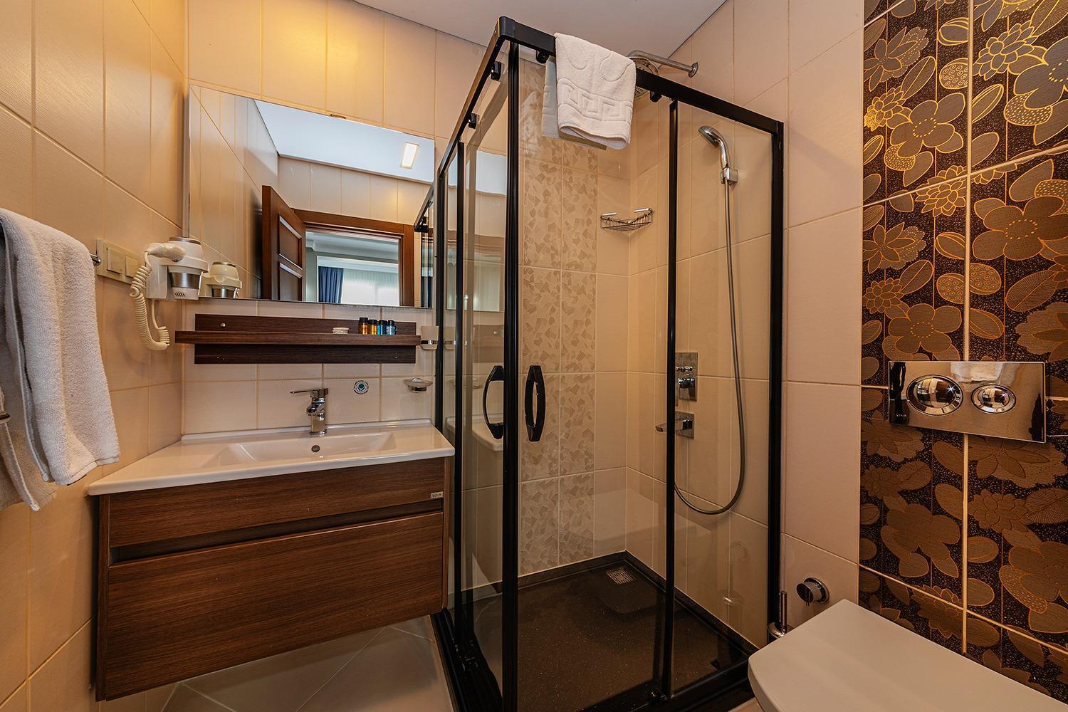 Aristocrat Hotel 3*