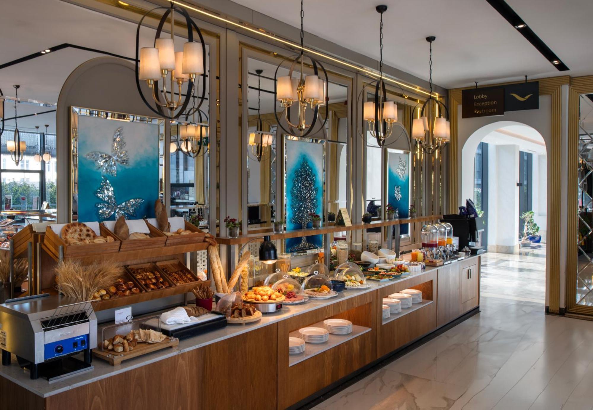 Movenpick Living West 5*