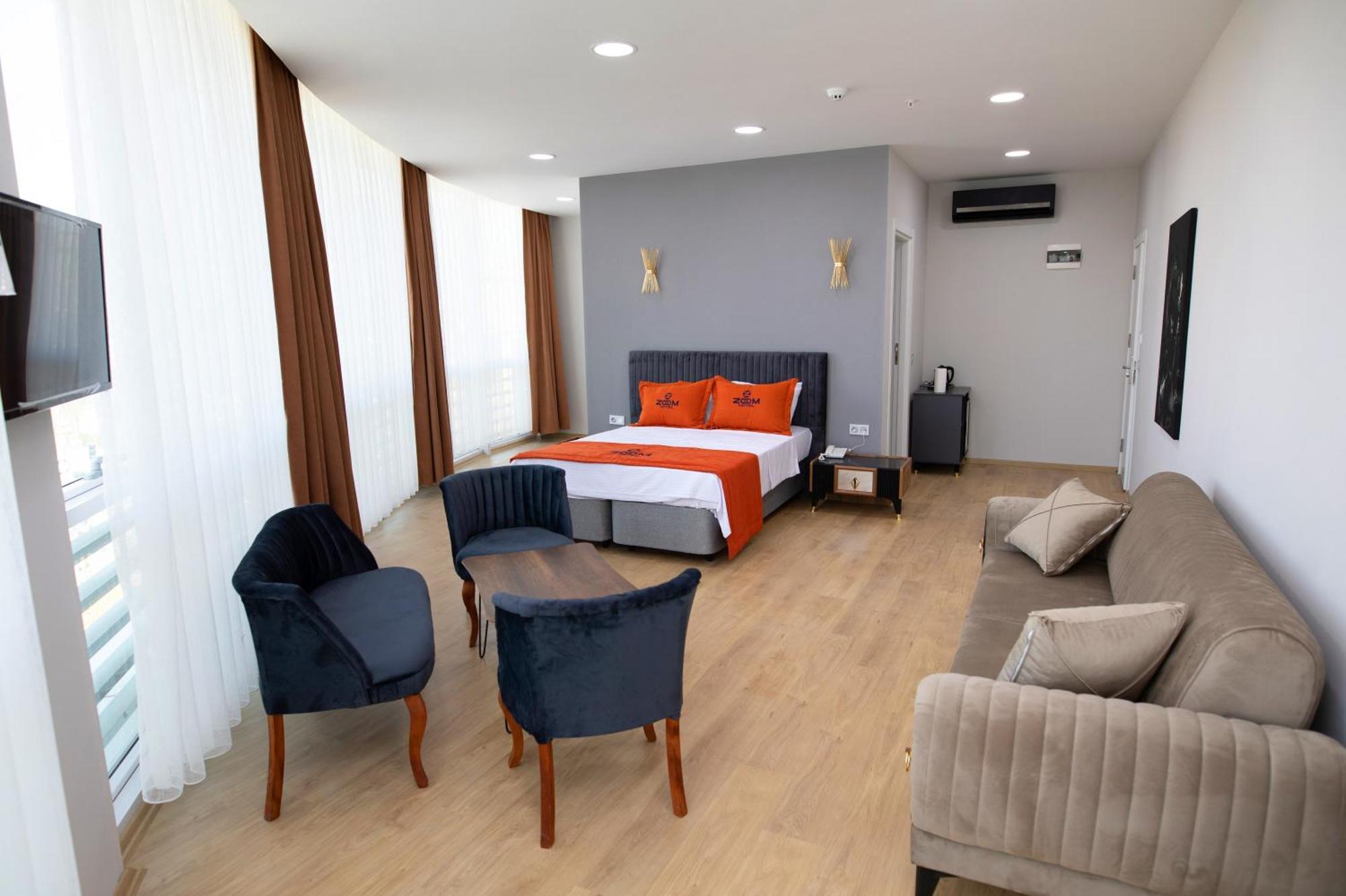 Hotel Zoom *