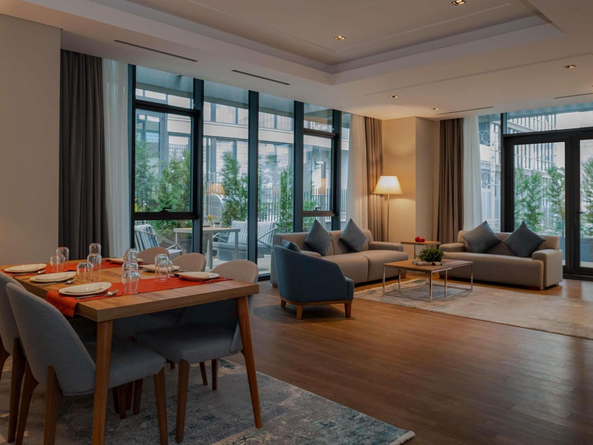 Hotel Movenpick Living West