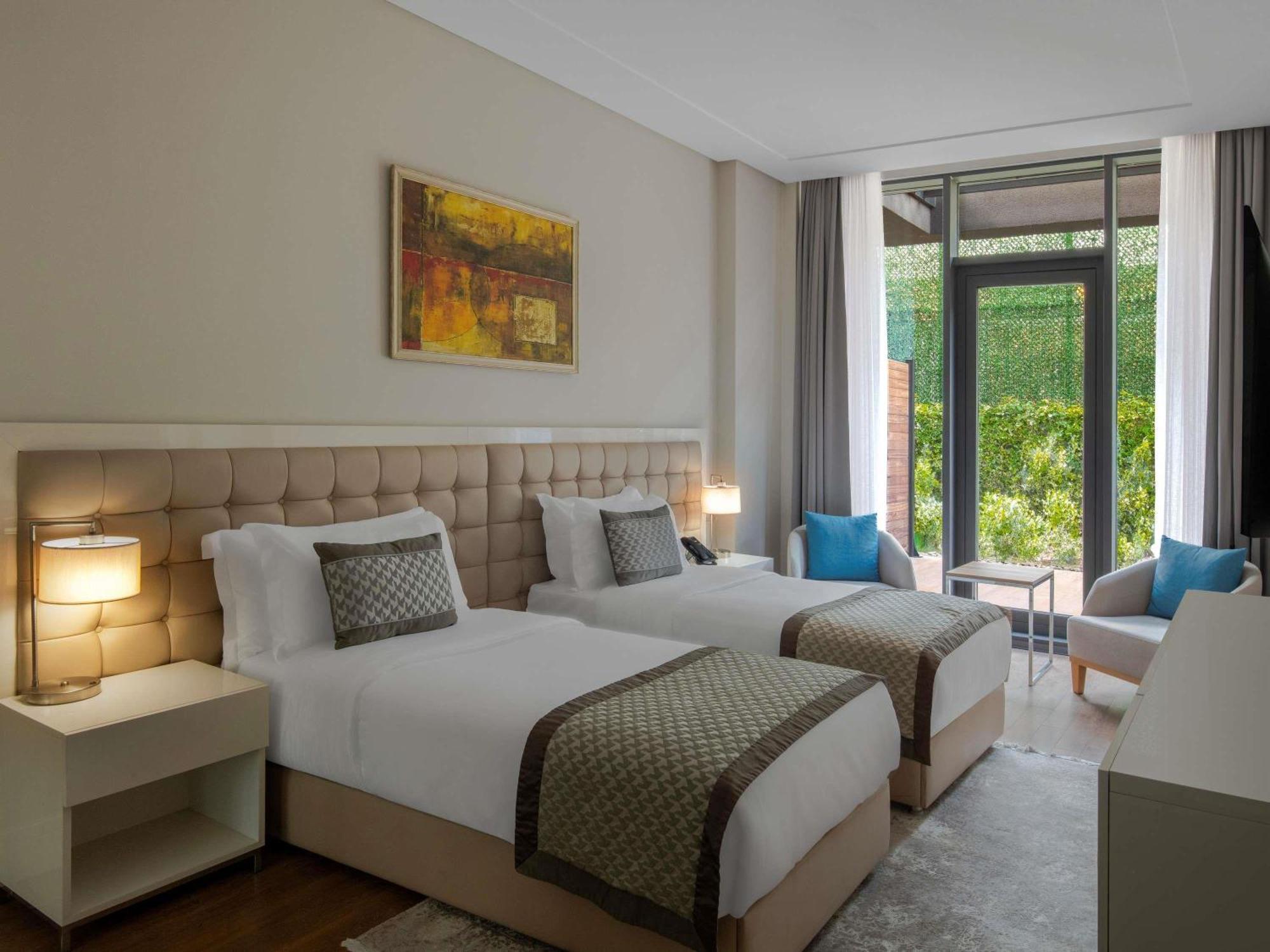 Movenpick Living West 5*