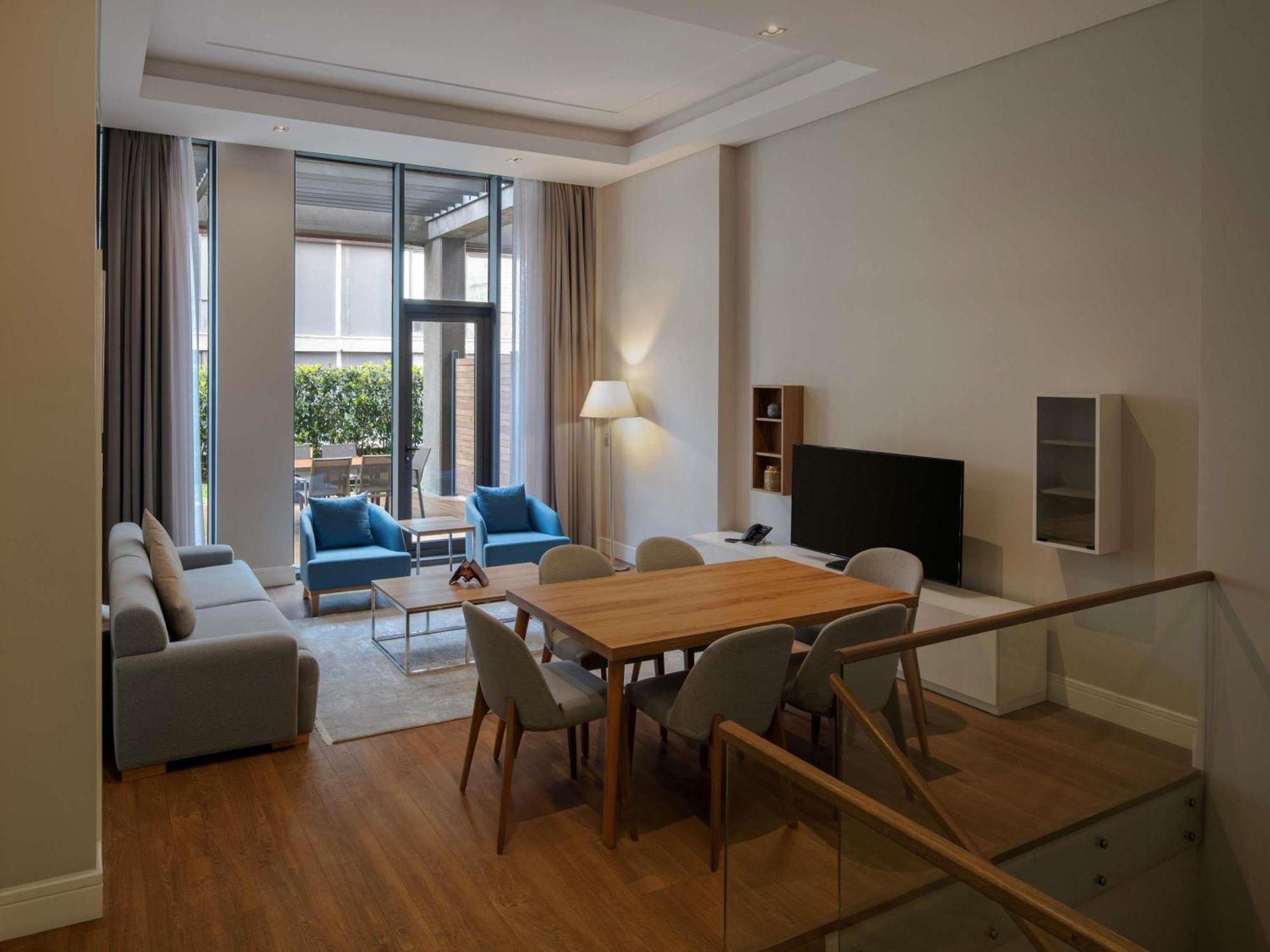 Movenpick Living West 5*