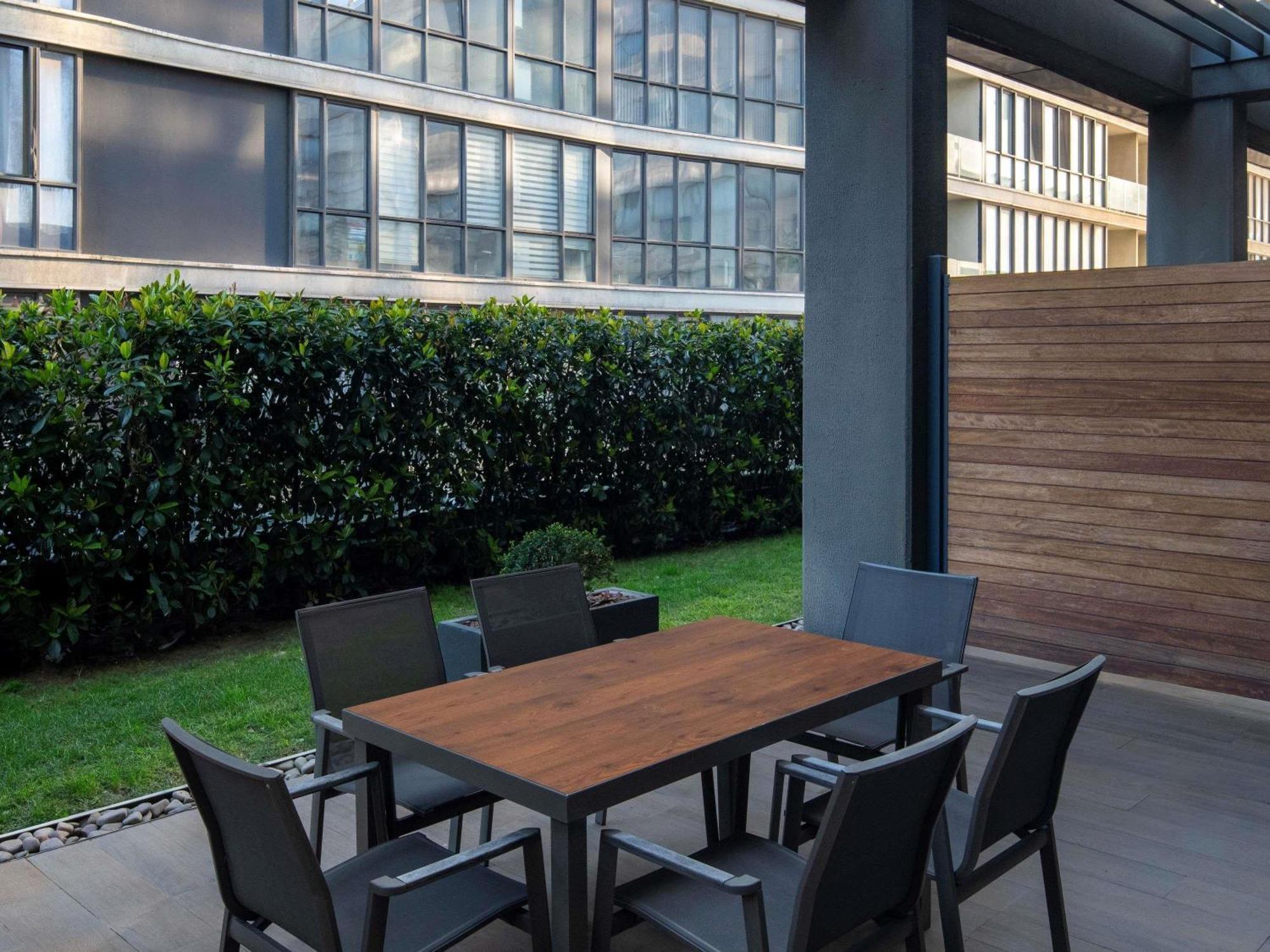 Hotel Movenpick Living West 5*