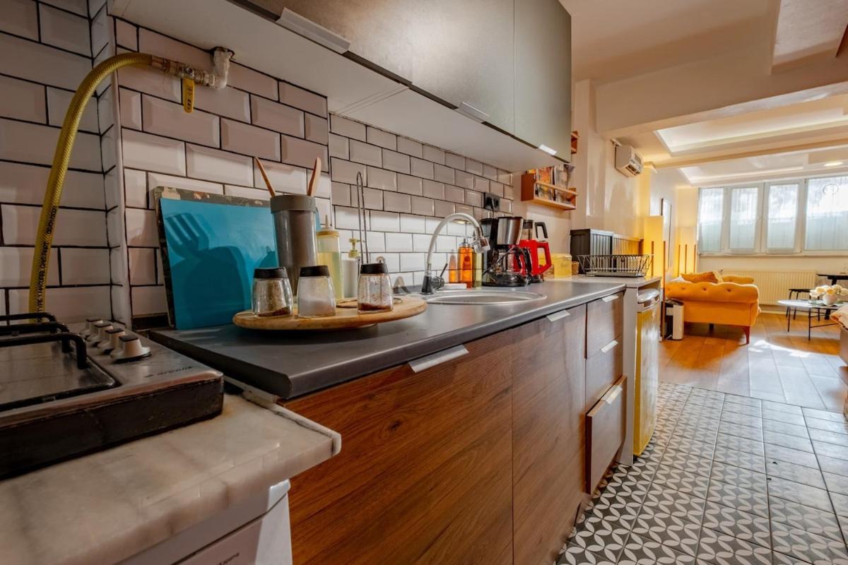 Studio Apartment *