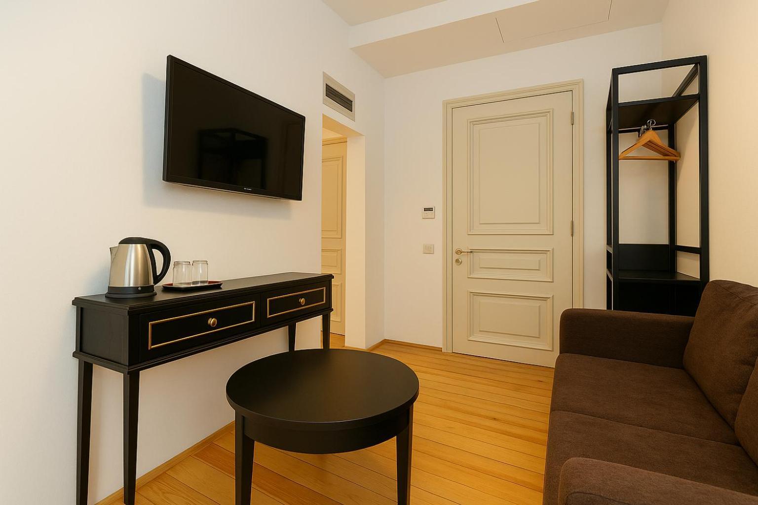 Taksim Istiklal Street Kamil - Historical Hotel