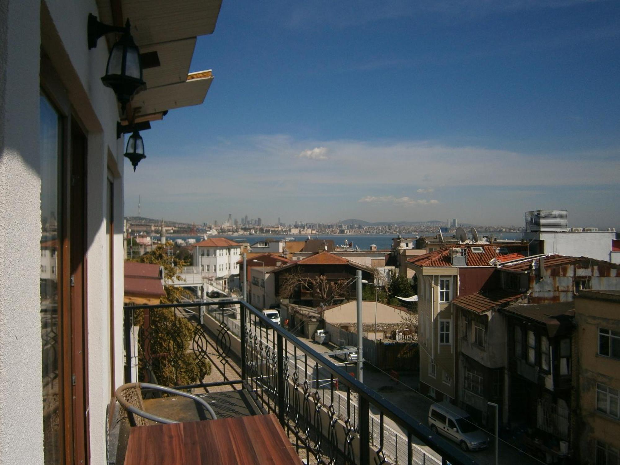 Hotel Nos *