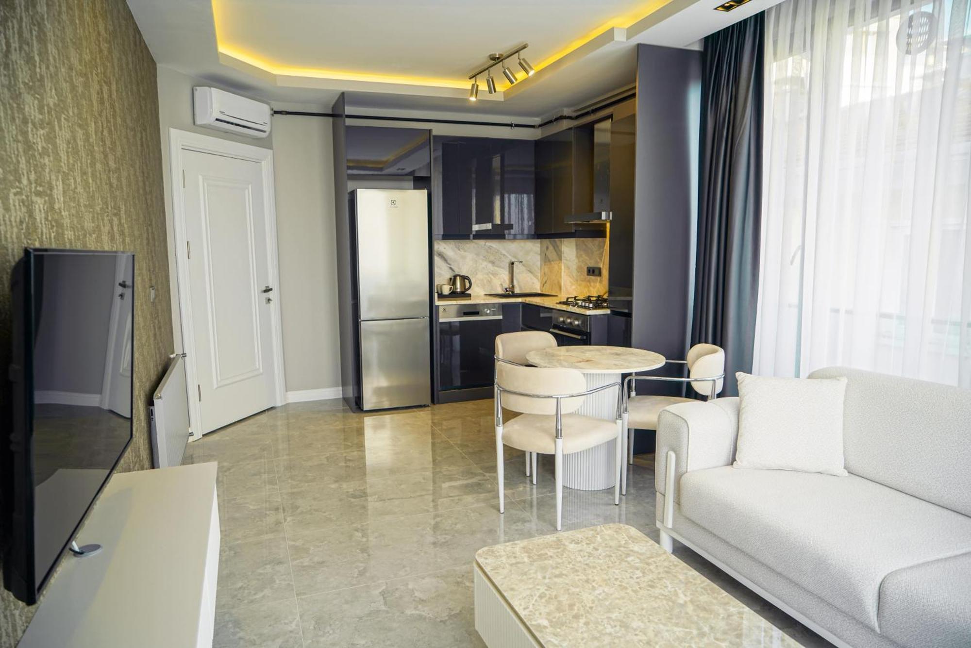 Four Views & Aparthotel