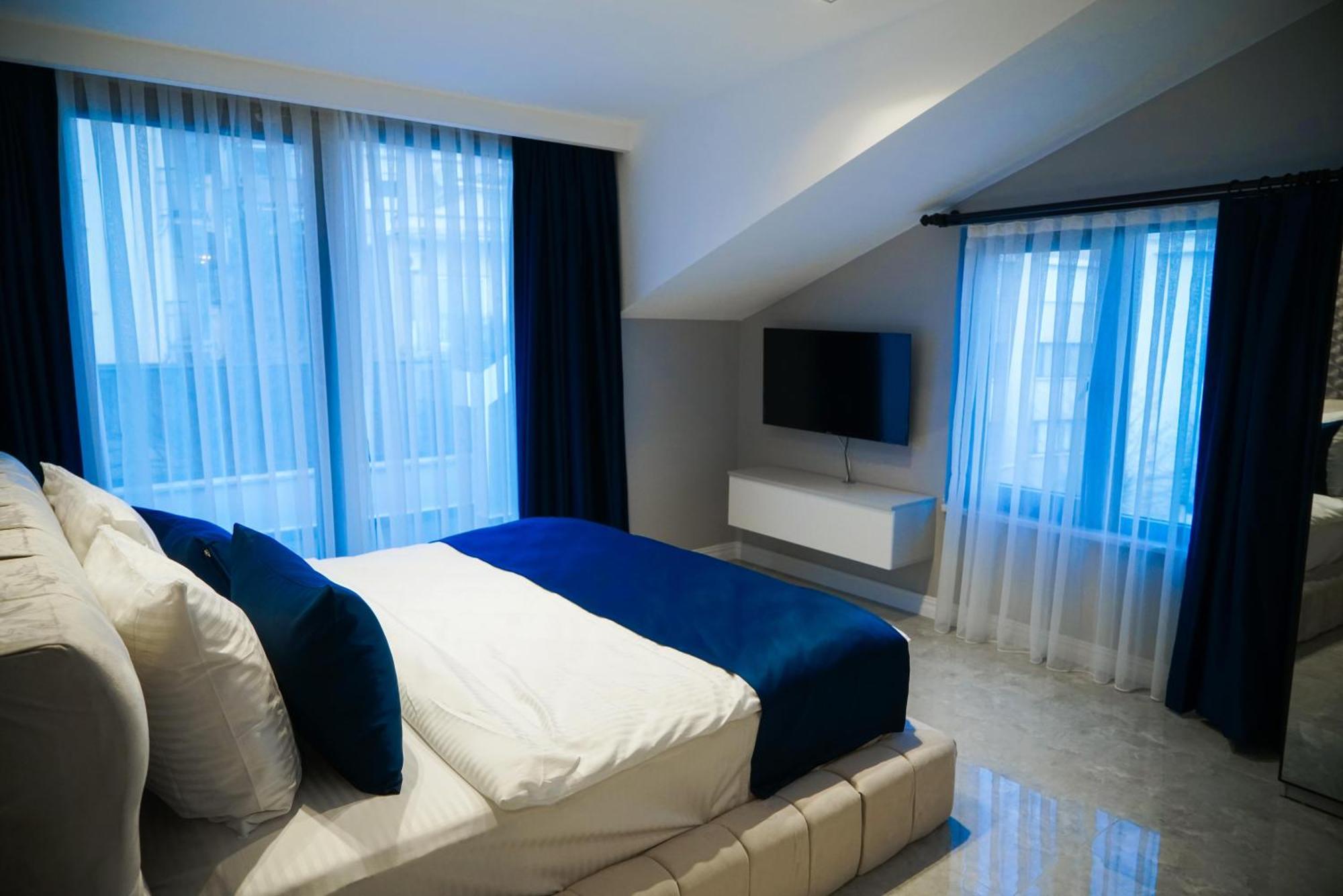 Aparthotel Four Views &