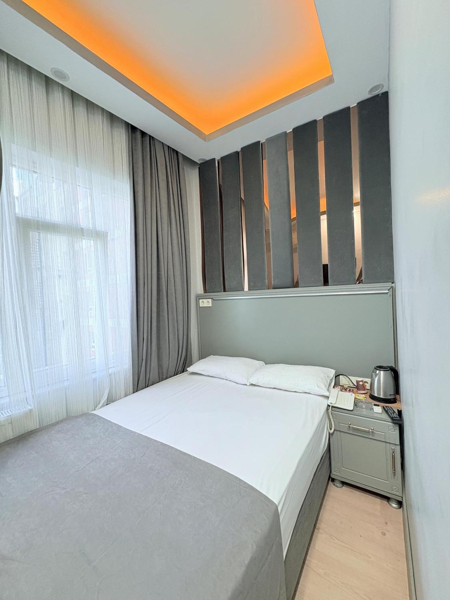 Hotel Crowned 2*
