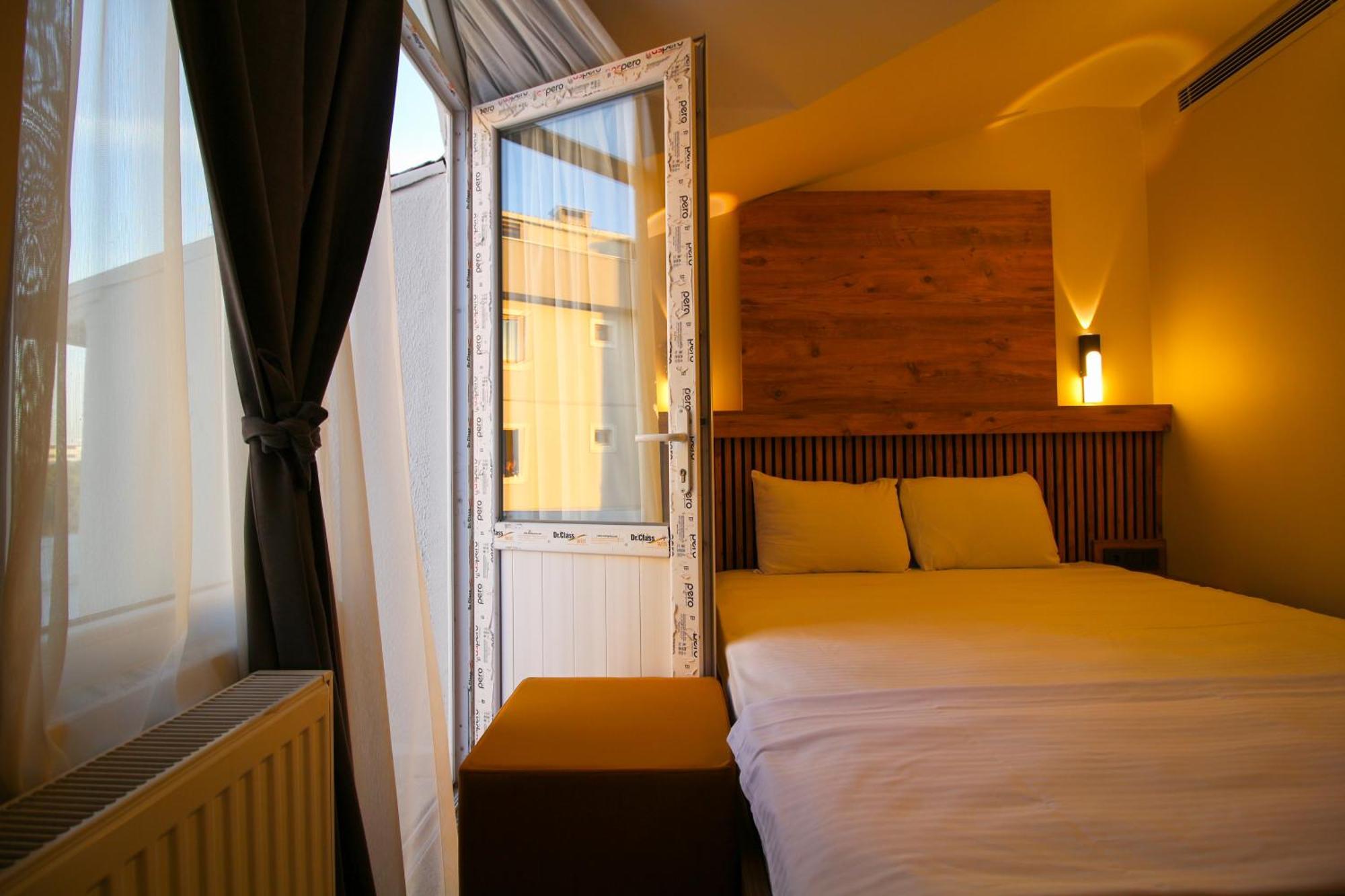 Kaya Hotel Saw *