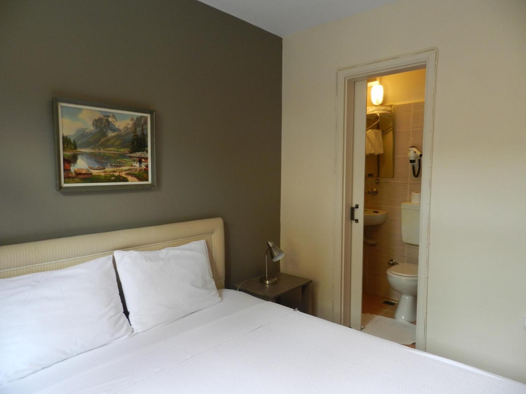 Hotel Berk - Grandma's House 3*