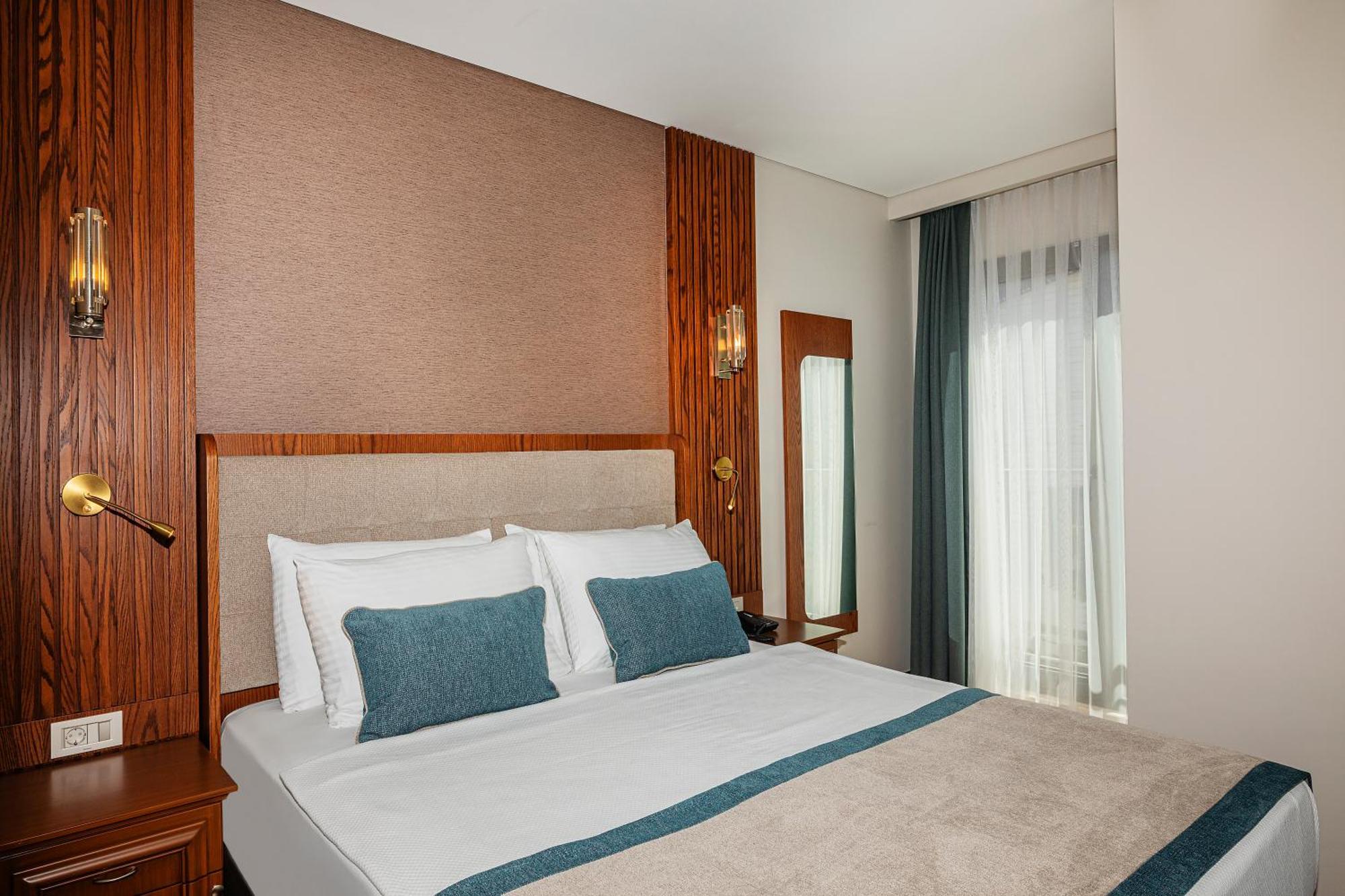 Triton Hotel 4*