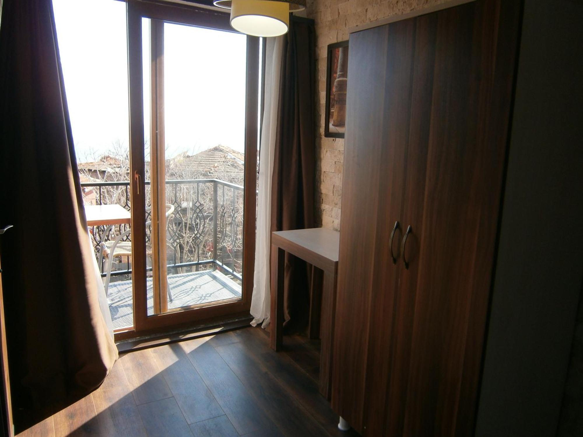 Hotel Nos *