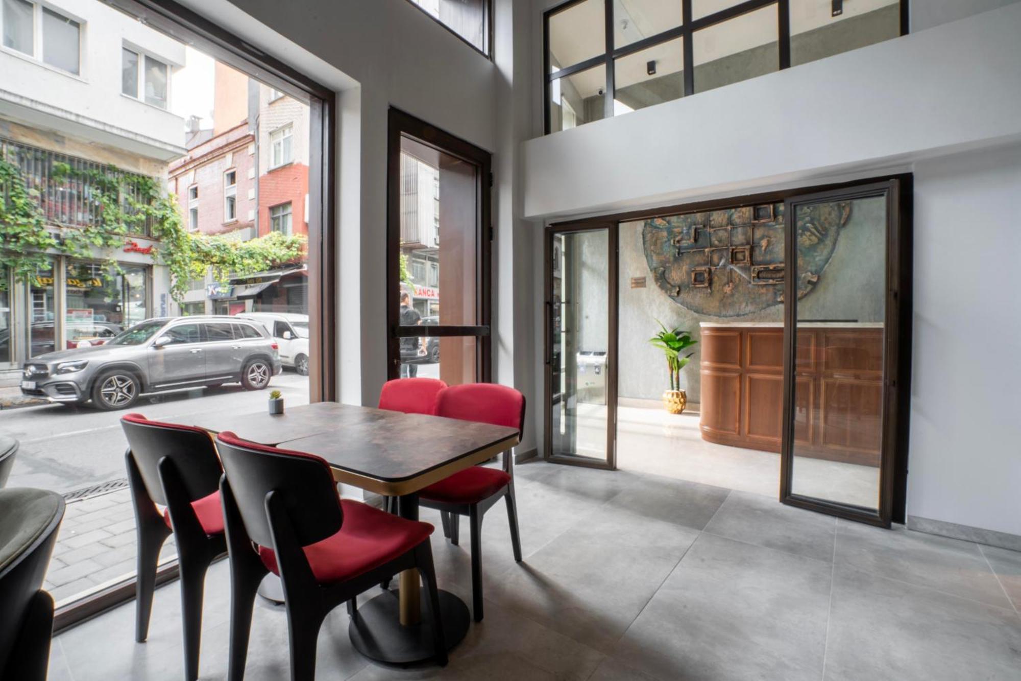 Smart And Simple Karakoy