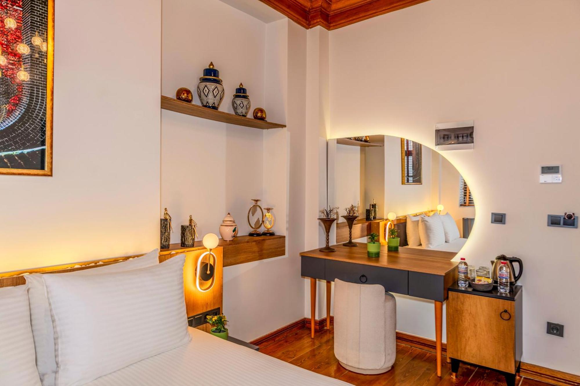 Elara Pera Apartment