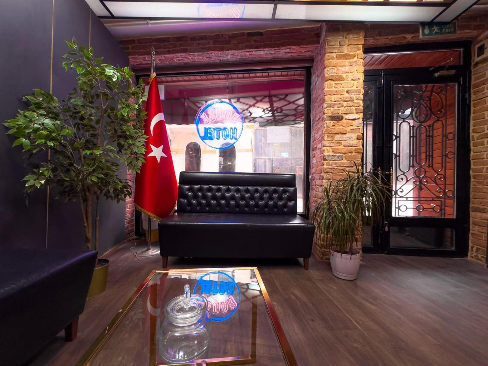 House 1 Aparthotel *