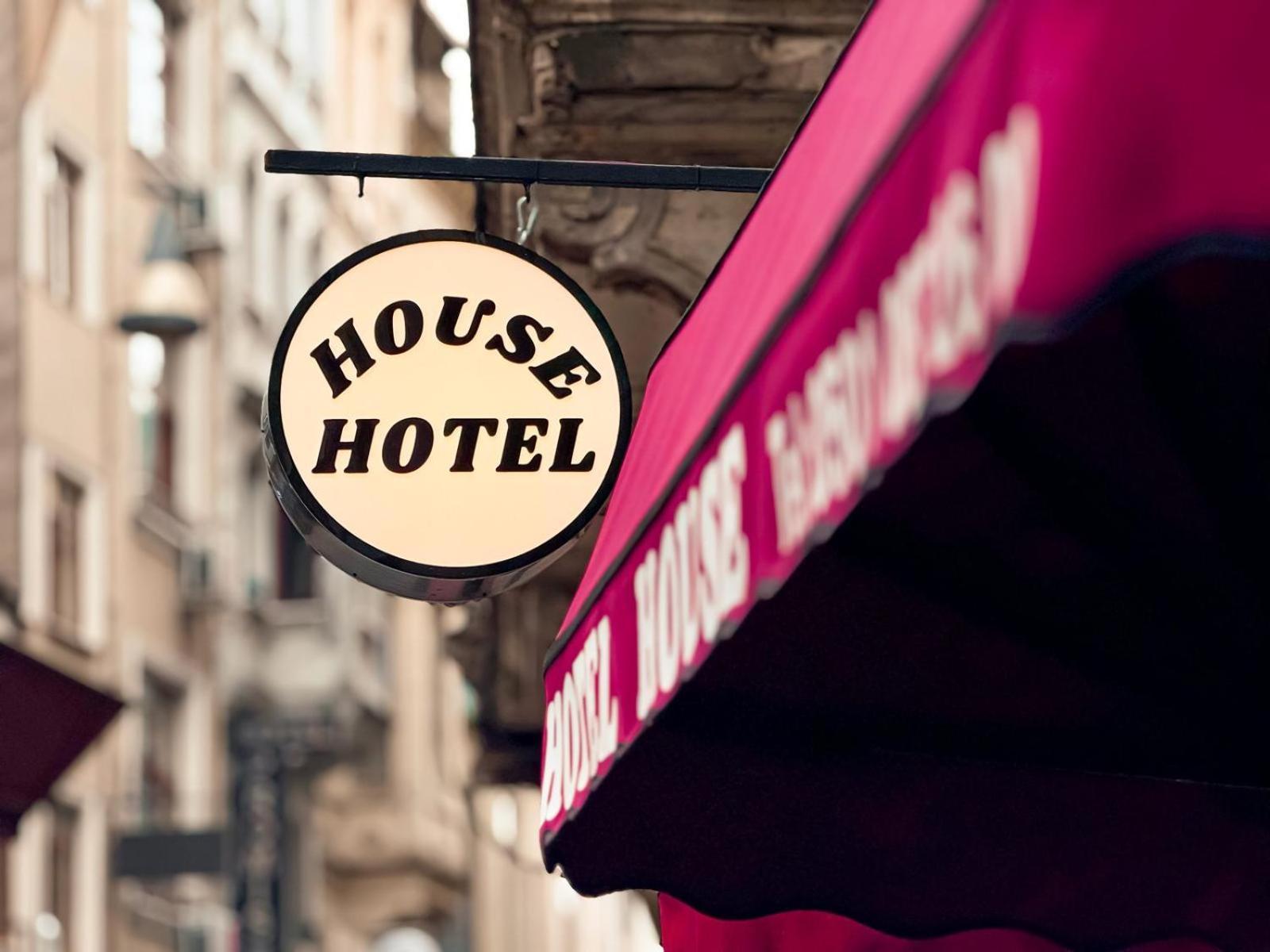 Aparthotel House 1 *