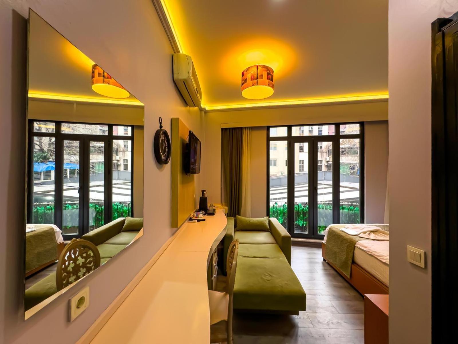 Aparthotel House 1